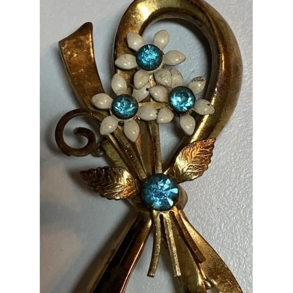 Vintage Gold Tone Ribbon Bow Brooch White Enamel Blue Rhinestone‎ Floral Pin